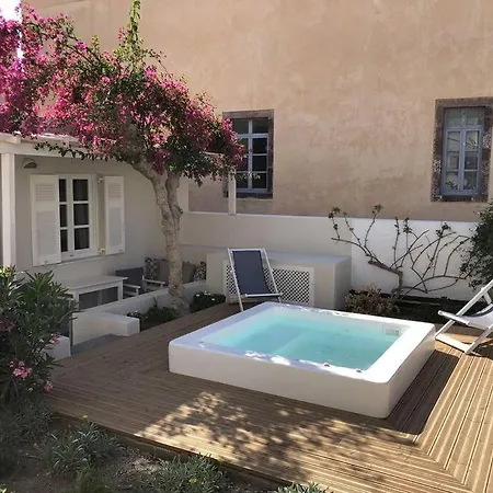 The Garden Studio In Oia